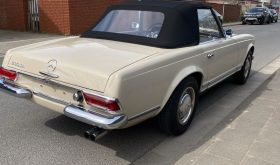 Mercedes-Benz 230 SL , 5 Gang, Beige / Rot