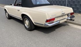 Mercedes-Benz 230 SL , 5 Gang, Beige / Rot