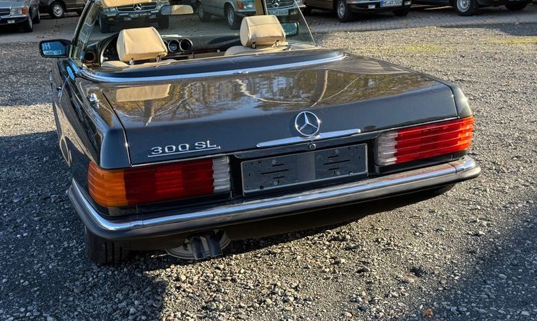 
								Mercedes-Benz SL 300 Blauschwarz / Leder Beige / Automatik voll									