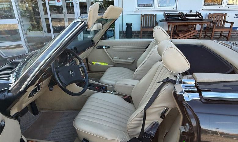 
								Mercedes-Benz SL 300 Blauschwarz / Leder Beige / Automatik voll									