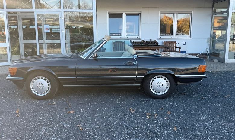 
								Mercedes-Benz SL 300 Blauschwarz / Leder Beige / Automatik voll									