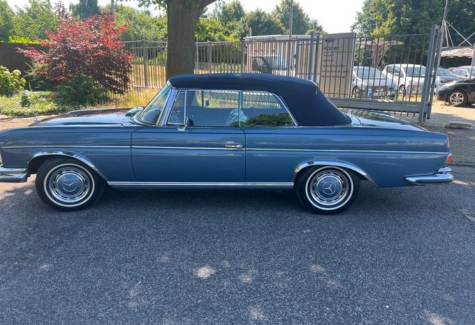 
								Mercedes-Benz 280 SE 3,5 Flachkühler Cabrio voll									
