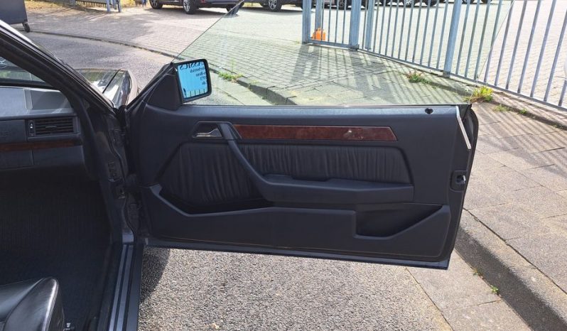 
								Mercedes-Benz CE 300 24V Cabrio/Blauschwarz / Leder schwarz/Automatik voll									