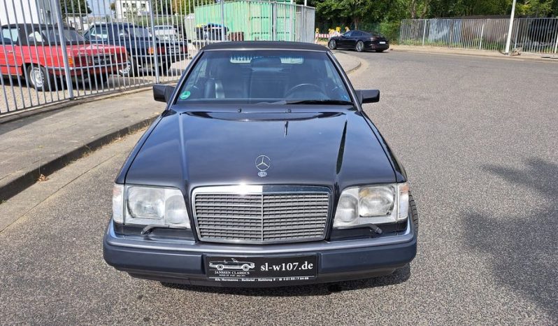 
								Mercedes-Benz CE 300 24V Cabrio/Blauschwarz / Leder schwarz/Automatik voll									