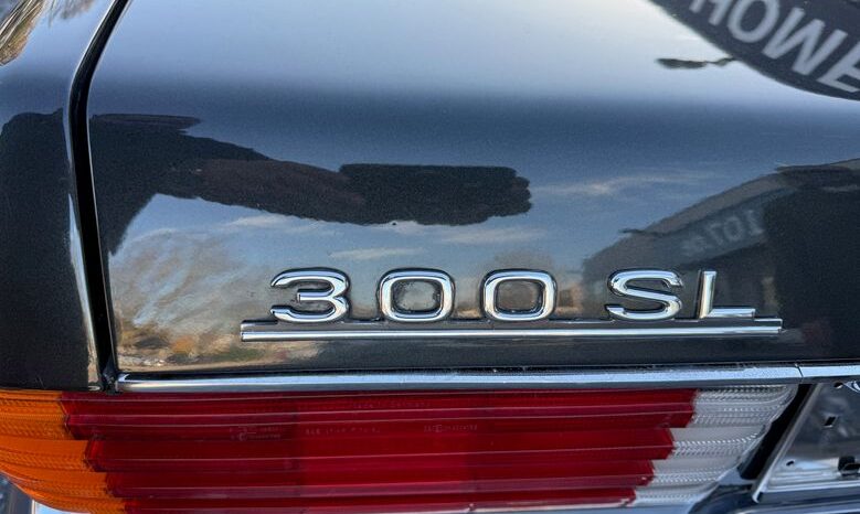 
								Mercedes-Benz SL 300 Blauschwarz/Beige/Automatik/Klima voll									