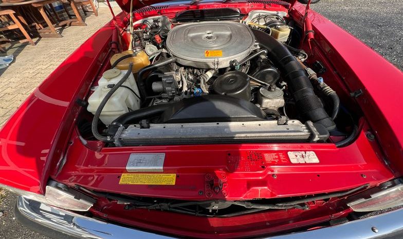 
								Mercedes-Benz SL 560 Signalrot / Leder Dattel voll									