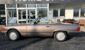 Mercedes-Benz SL 560 Impala / Beige