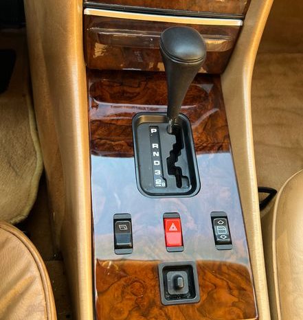 
								Mercedes-Benz SL 560 Signalrot / Leder Dattel voll									