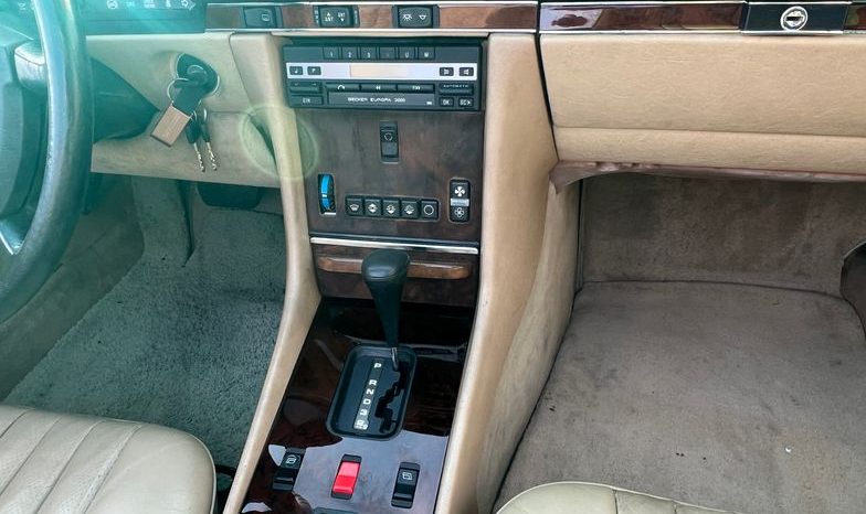 
								Mercedes-Benz SL 560 Impala / Beige voll									