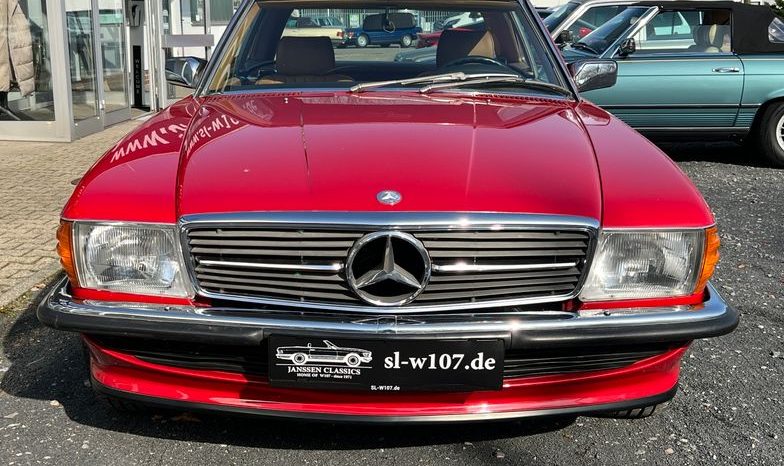 
								Mercedes-Benz SL 560 Signalrot / Leder Dattel voll									