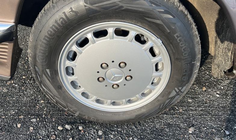 
								Mercedes-Benz SL 560 Impala / Beige voll									