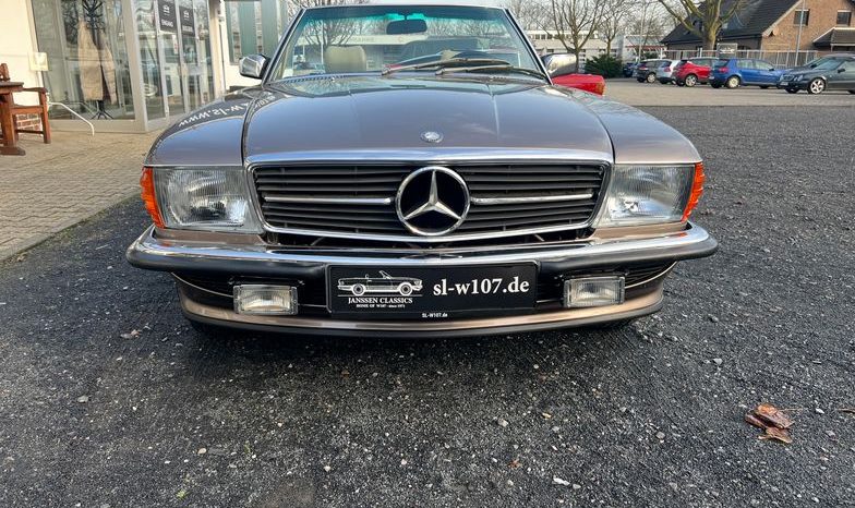 
								Mercedes-Benz SL 560 Impala / Beige voll									