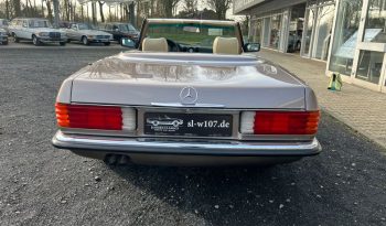 
									Mercedes-Benz SL 560 Impala / Beige voll								