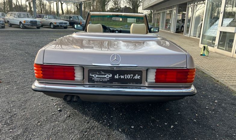 
								Mercedes-Benz SL 560 Impala / Beige voll									