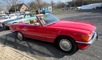 Mercedes-Benz SL 560 Signalrot / Leder Dattel