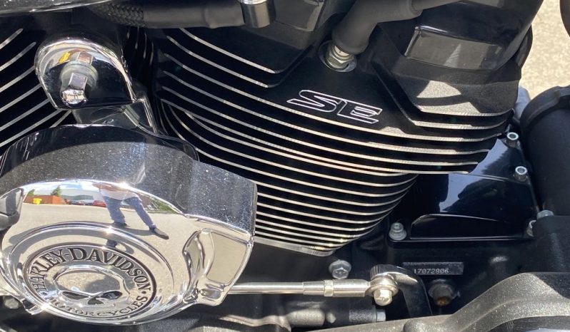 
								Harley-Davidson Street Glide CVO mit 131 Motor Jekill & Hyde voll									