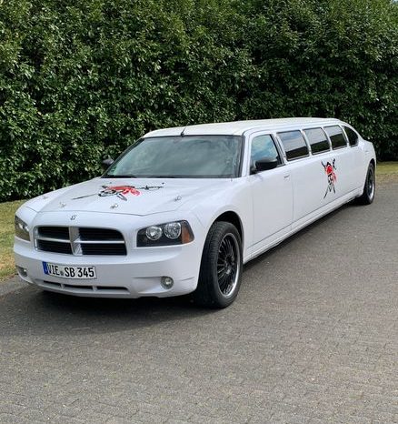 
								Dodge Charger” Super Strech Limo” voll									