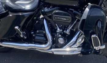 
									Harley-Davidson Street Glide CVO mit 131 Motor Jekill & Hyde voll								