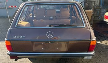 
									Mercedes 250 T aus 1 Hand , Scheckheftgepflegt bei Mercedes Benz voll								