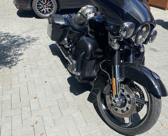 
								Harley-Davidson Street Glide CVO mit 131 Motor Jekill & Hyde voll									