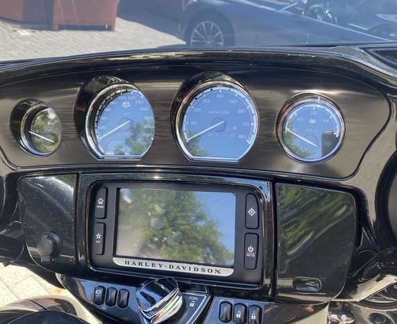 
								Harley-Davidson Street Glide CVO mit 131 Motor Jekill & Hyde voll									