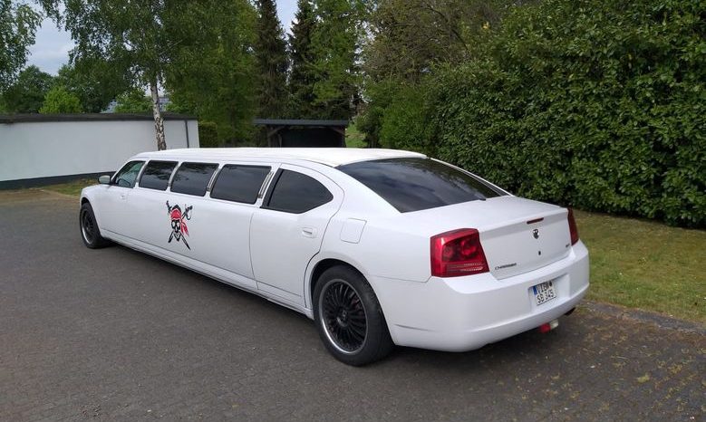 
								Dodge Charger” Super Strech Limo” voll									