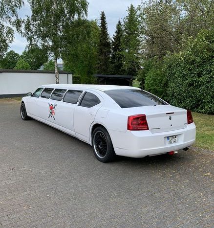 
								Dodge Charger” Super Strech Limo” voll									