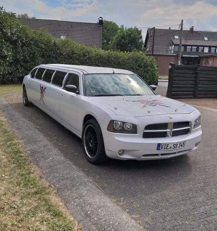 
								Dodge Charger” Super Strech Limo” voll									
