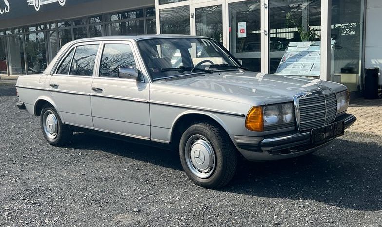 
								200 Benziner W123 Automatik / ESSD voll									
