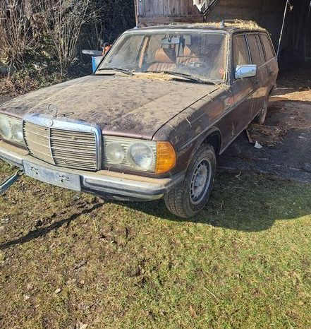 
								Mercedes 250 T aus 1 Hand , Scheckheftgepflegt bei Mercedes Benz voll									