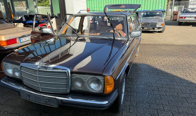 
								Mercedes 250 T aus 1 Hand , Scheckheftgepflegt bei Mercedes Benz voll									