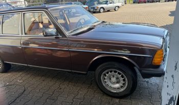 
									Mercedes 250 T aus 1 Hand , Scheckheftgepflegt bei Mercedes Benz voll								