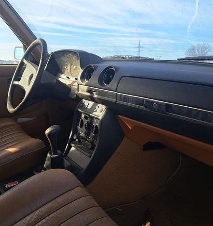 
								Mercedes 250 T aus 1 Hand , Scheckheftgepflegt bei Mercedes Benz voll									