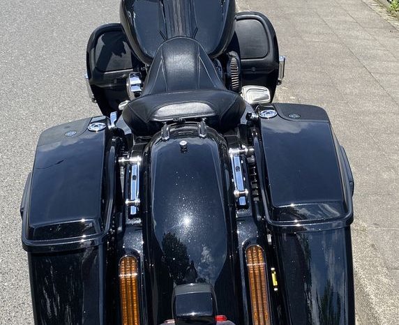 
								Harley-Davidson Street Glide CVO mit 131 Motor Jekill & Hyde voll									