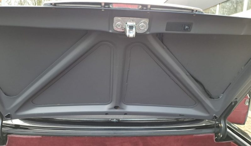 
								Mercedes-Benz SL 560 Schwarz Uni / Leder Mittelrot voll									