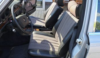 
									Mercedes-Benz 350 SE TOP gepflegt aus 2. Hand voll								