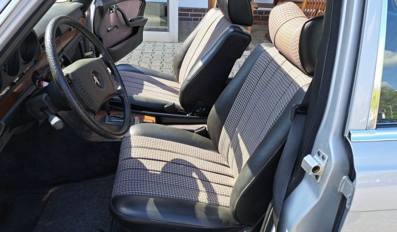 
								Mercedes-Benz 350 SE TOP gepflegt aus 2. Hand voll									