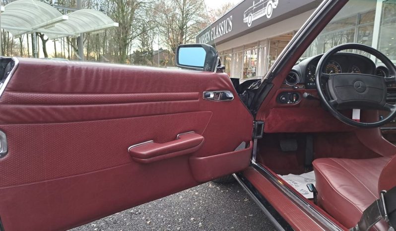 
								Mercedes-Benz SL 560 Schwarz Uni / Leder Mittelrot voll									