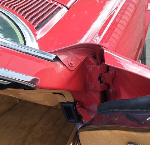 
								Mercedes-Benz SL 560 Rot/Dattel voll									