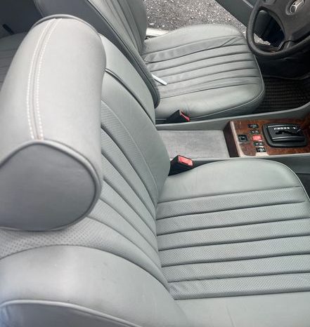 
								Mercedes-Benz SL 500 Dunkelblau / Leder Grau / Deutsch voll									