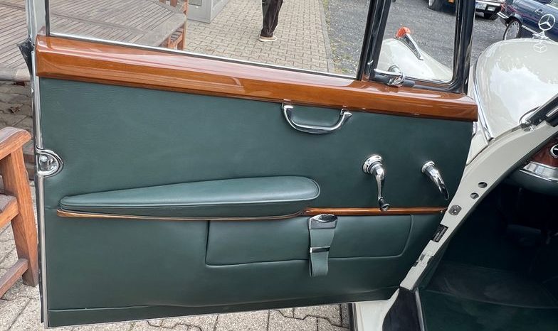 
								Mercedes-Benz 300 D Adenauer Cabrio voll									