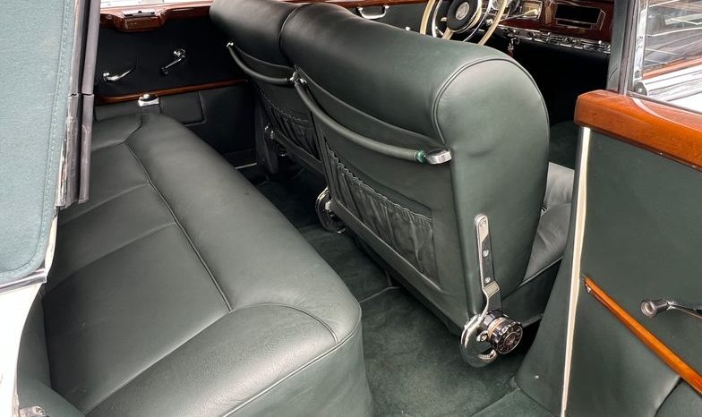 
								Mercedes-Benz 300 D Adenauer Cabrio voll									