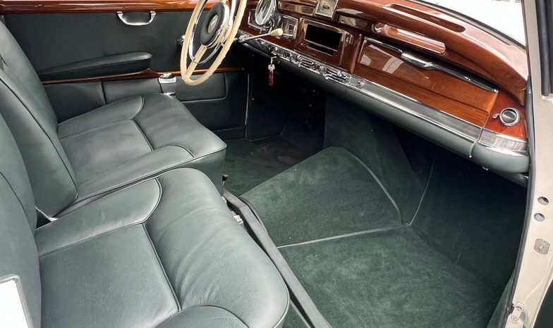 
								Mercedes-Benz 300 D Adenauer Cabrio voll									