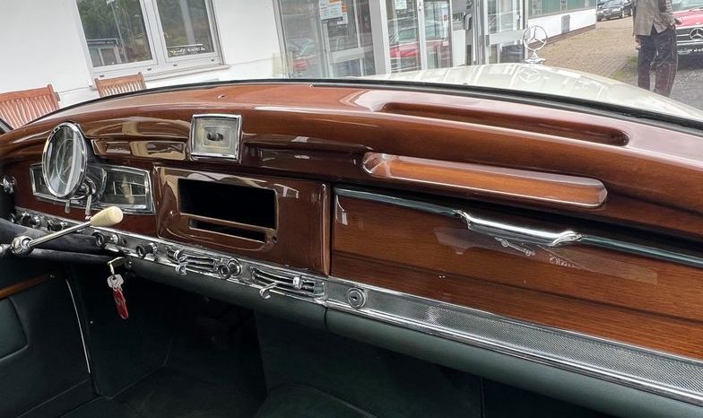 
								Mercedes-Benz 300 D Adenauer Cabrio voll									