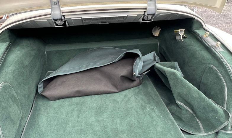 
								Mercedes-Benz 300 D Adenauer Cabrio voll									