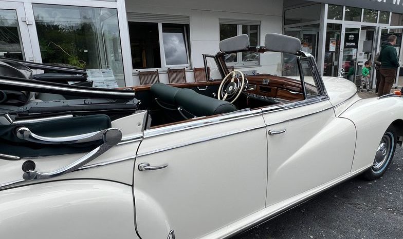 
								Mercedes-Benz 300 D Adenauer Cabrio voll									