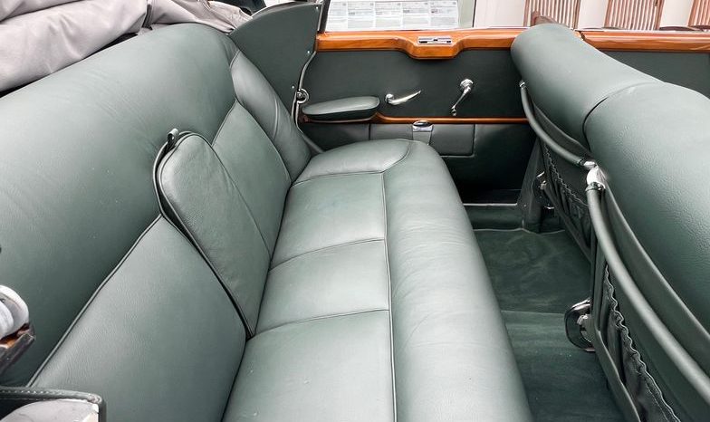 
								Mercedes-Benz 300 D Adenauer Cabrio voll									