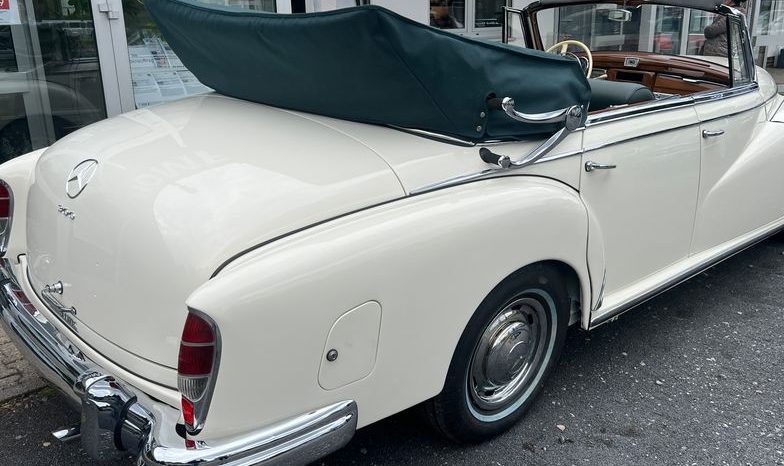
								Mercedes-Benz 300 D Adenauer Cabrio voll									