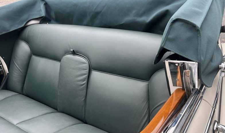 
								Mercedes-Benz 300 D Adenauer Cabrio voll									