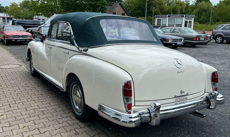 
								Mercedes-Benz 300 D Adenauer Cabrio voll									